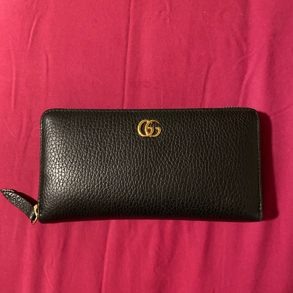 Gucci Wallet.